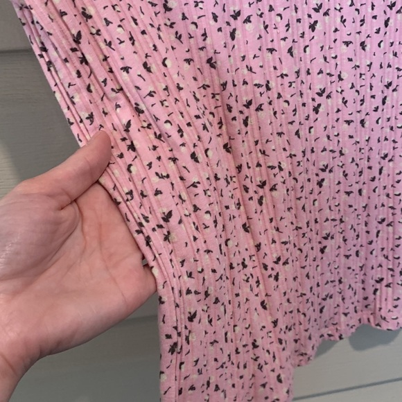 ART Class Target Brand Short Sleeve Ribbed Button Down Pink Floral Top SM Used - Picture 7 of 9